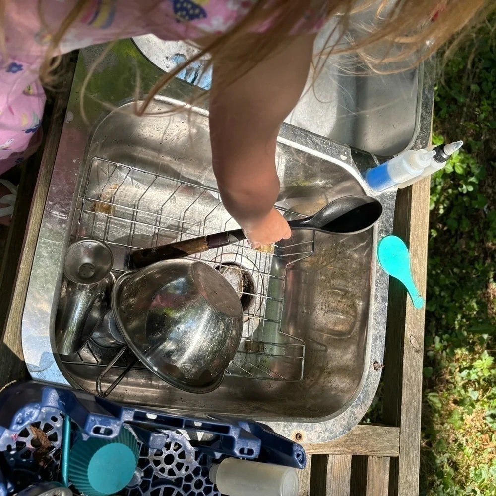 CURATED BY ME! MUD PLAY AND MAKE BELIEVE 10 PIECE OUTDOOR MUD KITCHEN PLAY SET